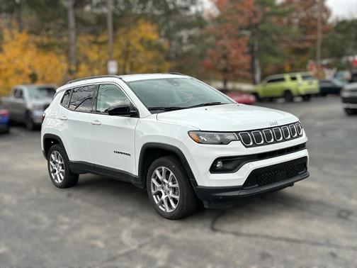 2022 Jeep Compass Latitude Lux