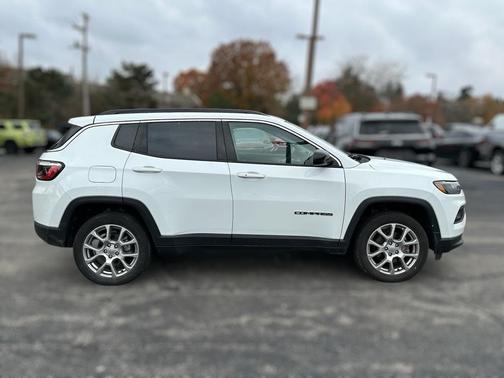 2022 Jeep Compass Latitude Lux