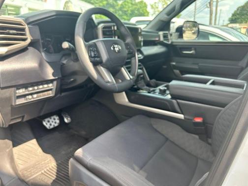 Ice 2025 Toyota Tundra SR5