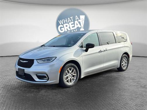 2024 Chrysler Pacifica Touring-L