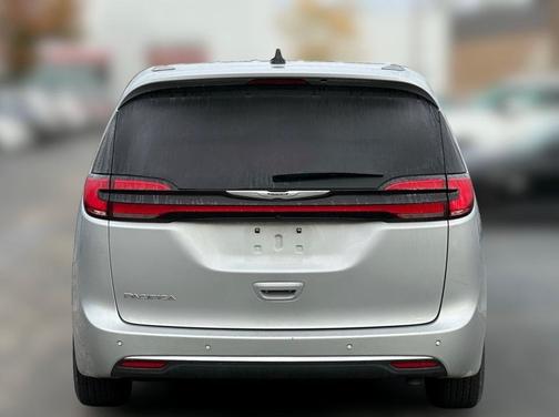 2024 Chrysler Pacifica Touring-L