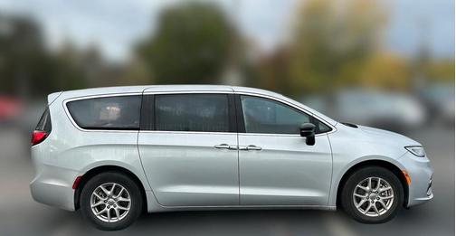 2024 Chrysler Pacifica Touring-L