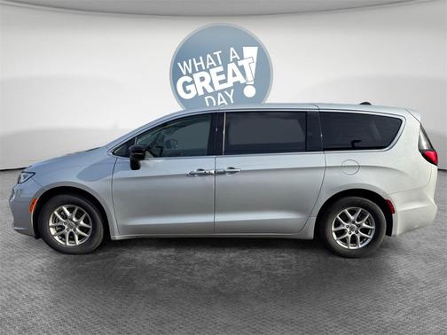 2024 Chrysler Pacifica Touring-L