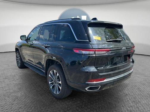 Diamond Black 2023 Jeep Grand Cherokee Overland