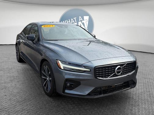 Gray Metallic 2021 Volvo S60 T5 Momentum