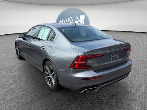 Gray Metallic 2021 Volvo S60 T5 Momentum