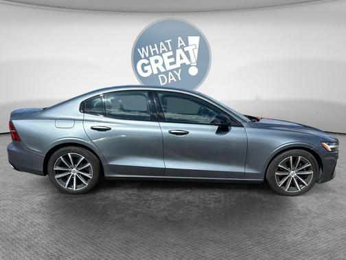 2021 Volvo S60 T5 Momentum