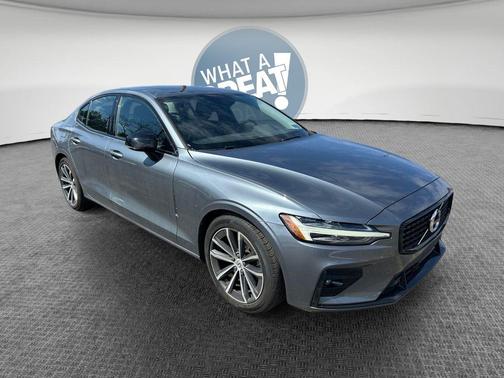 2021 Volvo S60 T5 Momentum