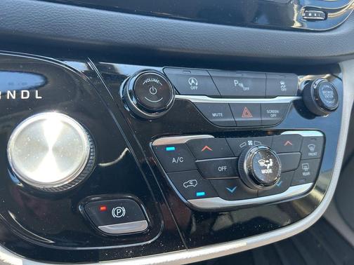 Granite Crystal Clearcoat Metallic 2020 Chrysler Voyager L
