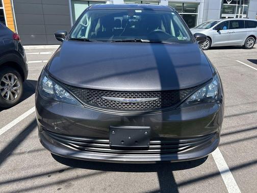 Granite Crystal Clearcoat Metallic 2020 Chrysler Voyager L