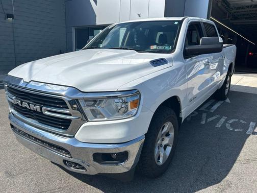 Bright White Clearcoat 2019 RAM 1500 Big Horn