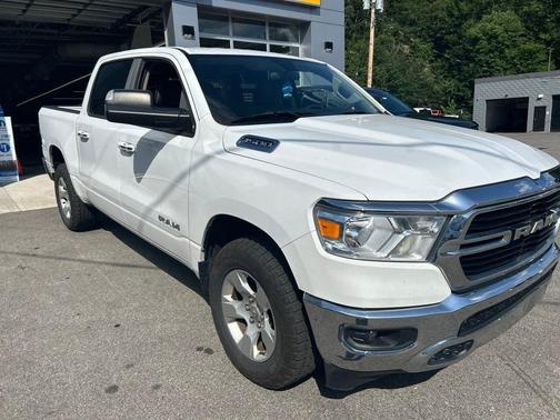 Bright White Clearcoat 2019 RAM 1500 Big Horn