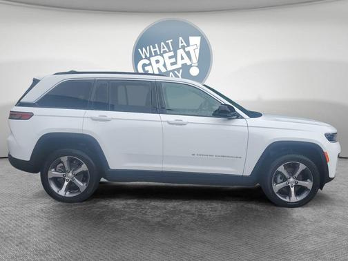 Bright White Clearcoat 2026 Jeep Grand Cherokee Limited