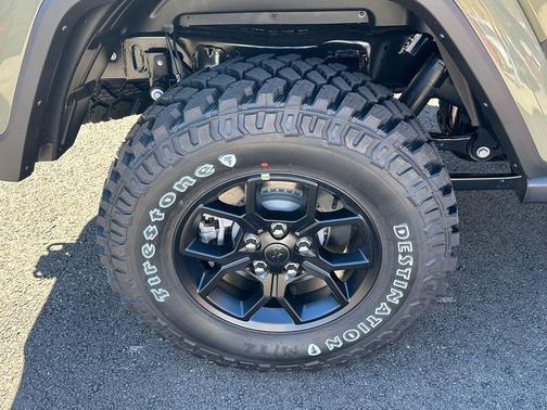 PJ5 2026 Jeep Gladiator Sport