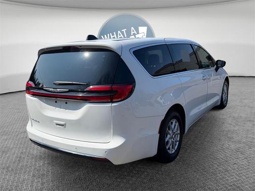 2024 Chrysler Pacifica Touring-L