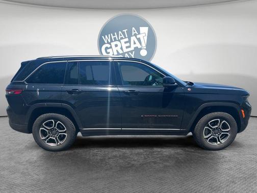 Diamond Black 2022 Jeep Grand Cherokee Trailhawk