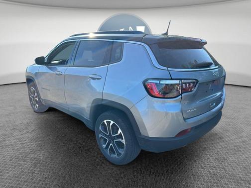 Billet Silver Metallic Clearcoat 2023 Jeep Compass Limited