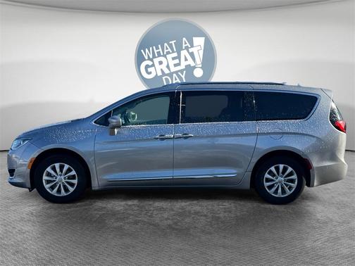 2019 Chrysler Pacifica Touring-L