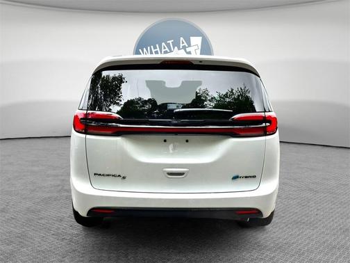2022 Chrysler Pacifica Hybrid Touring L