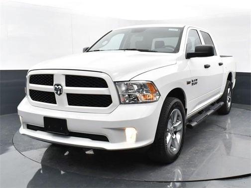 2018 RAM 1500 Express Crew Cab 4x4 57' Box