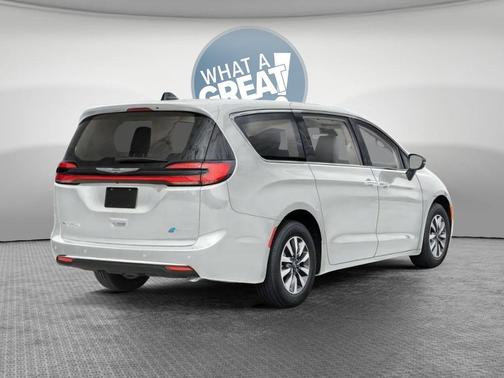 Bright White Clearcoat 2024 Chrysler Pacifica Hybrid Select