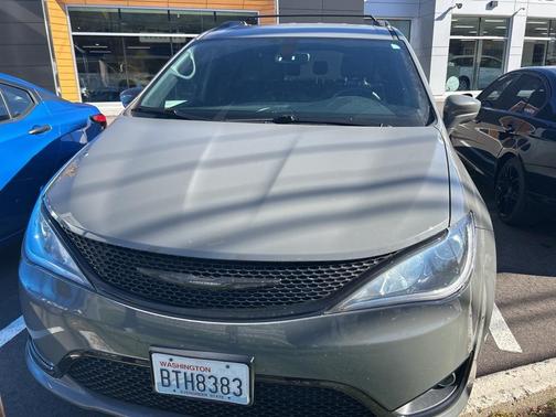 2020 Chrysler Pacifica Touring-L