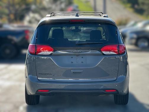 2020 Chrysler Pacifica Touring-L
