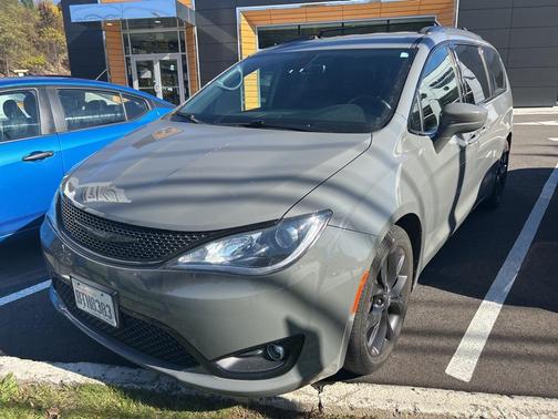 2020 Chrysler Pacifica Touring-L