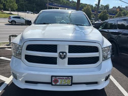 2018 RAM 1500 Express Quad Cab 4x4 64' Box