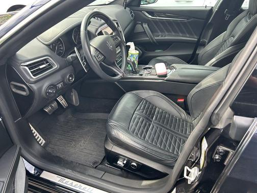 Blu 2022 Maserati Ghibli Modena Q4