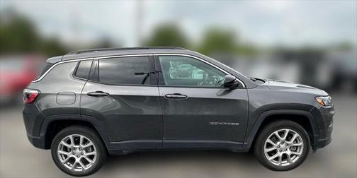 2023 Jeep Compass Latitude Lux FWD