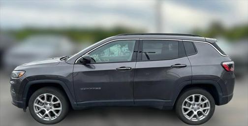 2023 Jeep Compass Latitude Lux FWD