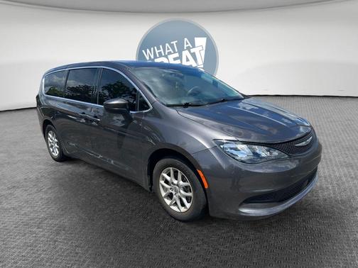 Granite Crystal Clearcoat Metallic 2023 Chrysler Voyager LX