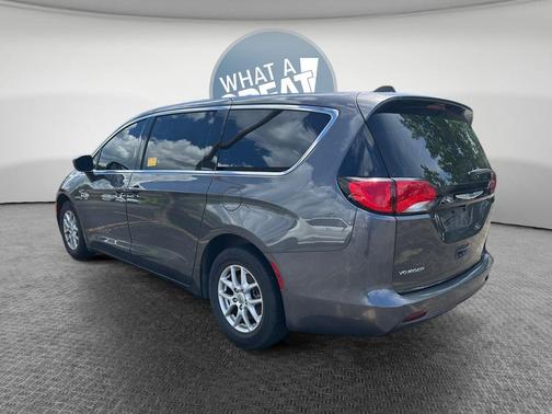 Granite Crystal Clearcoat Metallic 2023 Chrysler Voyager LX
