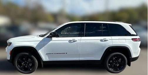 2025 Jeep Grand Cherokee Laredo