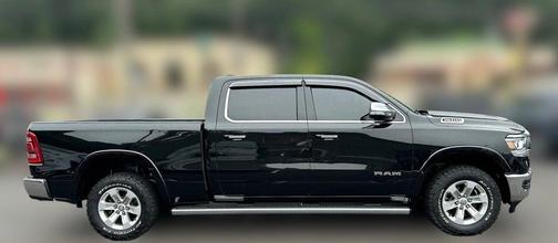 2022 RAM 1500 Laramie Crew Cab 4x4 64' Box