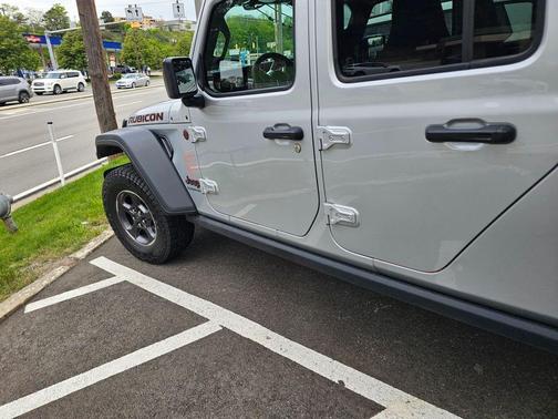 Silver Zynith Clearcoat 2023 Jeep Gladiator Rubicon