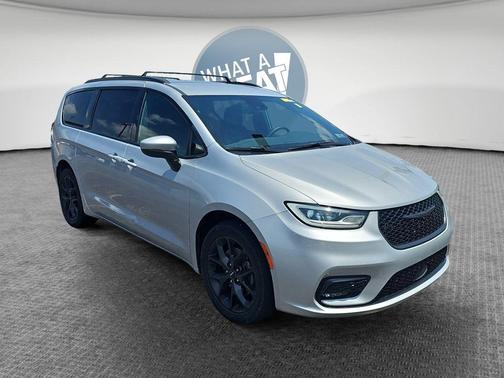 Silver Mist Clearcoat 2023 Chrysler Pacifica Touring-L