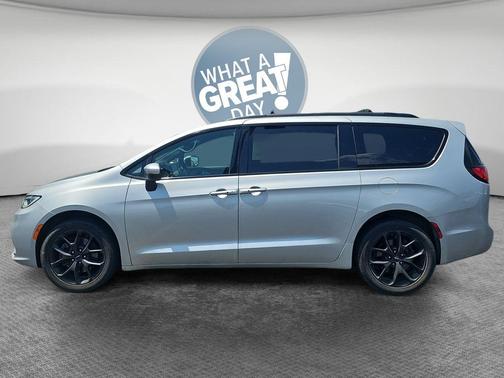 Silver Mist Clearcoat 2023 Chrysler Pacifica Touring-L