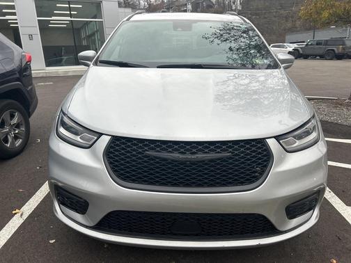 2022 Chrysler Pacifica Touring-L