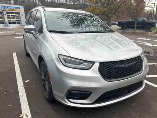 2022 Chrysler Pacifica Touring-L