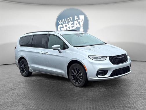 2022 Chrysler Pacifica Touring-L