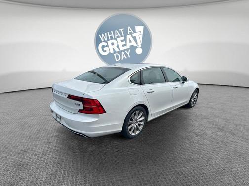 Crystal White Pearl Metallic 2018 Volvo S90 T6 Momentum