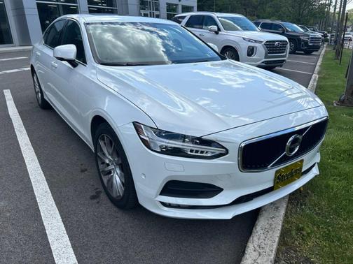 Crystal White Pearl Metallic 2018 Volvo S90 T6 Momentum