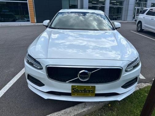 Crystal White Pearl Metallic 2018 Volvo S90 T6 Momentum