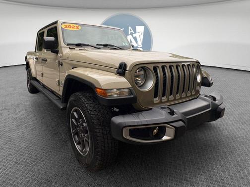 Limited Edition Gobi Clearcoat 2022 Jeep Gladiator Overland