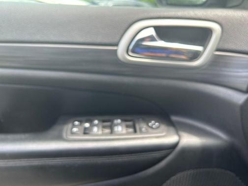 Diamond Black 2022 Jeep Grand Cherokee WK Laredo