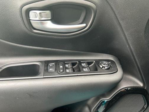 Metallic 2020 Jeep Renegade Latitude