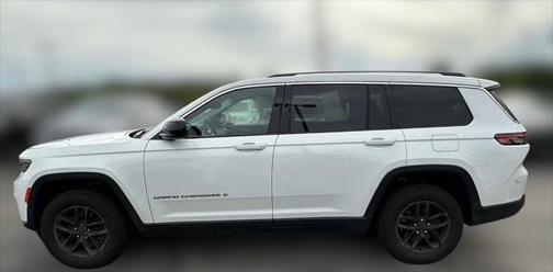 2022 Jeep Grand Cherokee L Laredo 4x4