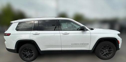 2022 Jeep Grand Cherokee L Laredo 4x4